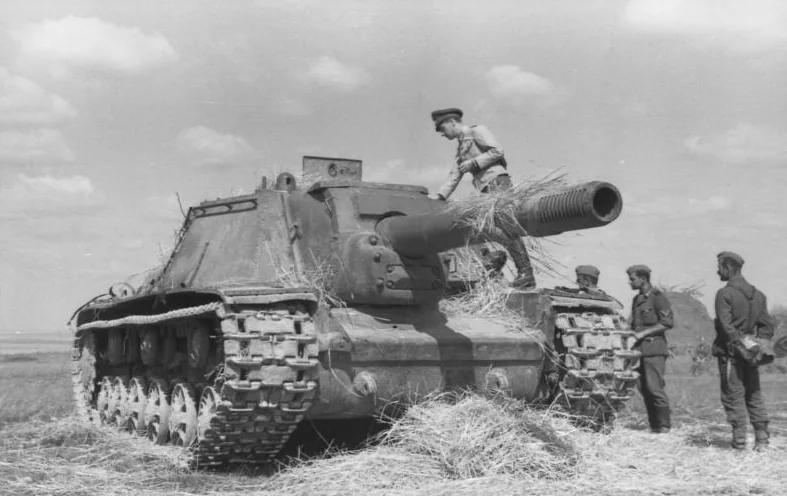 Vista 11 de SU-152