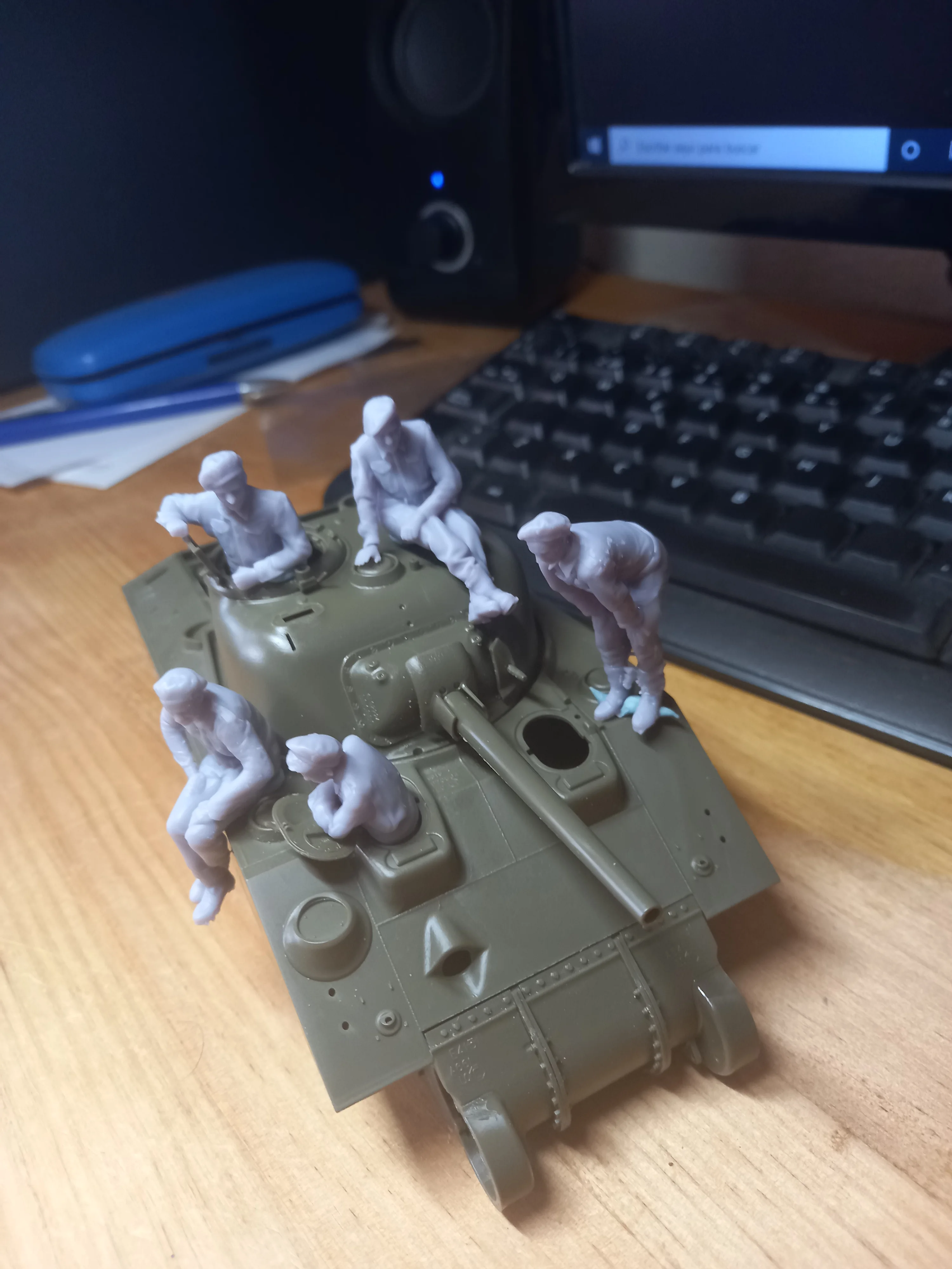 Vista 4 de Canadian Sherman Tank Crew